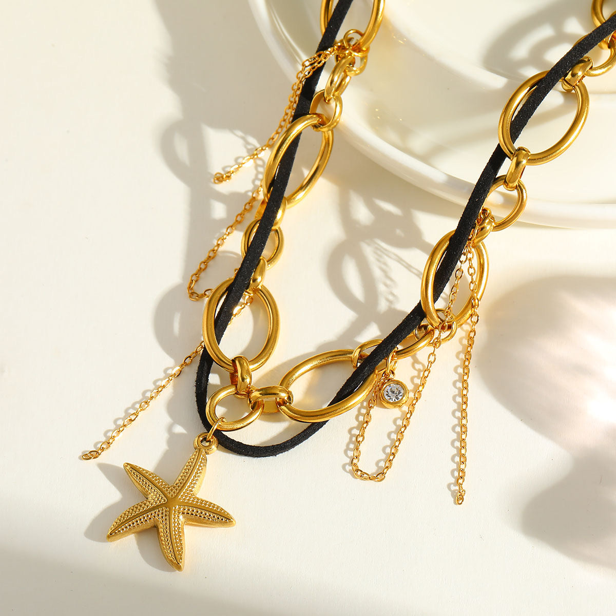 Avery Star Necklace (Black)